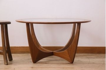 ヴィンテージ家具　G-plan(ジープラン)　北欧ビンテージ　チーク材　ガラストップラウンドテーブル(センターテーブル・コーヒーテーブル)(1)