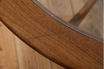 ヴィンテージ家具　G-plan(ジープラン)　北欧ビンテージ　チーク材　ガラストップラウンドテーブル(センターテーブル・コーヒーテーブル)(1)