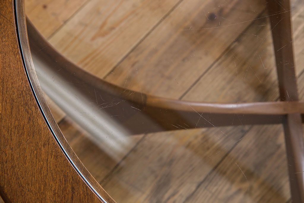 ヴィンテージ家具　G-plan(ジープラン)　北欧ビンテージ　チーク材　ガラストップラウンドテーブル(センターテーブル・コーヒーテーブル)(1)