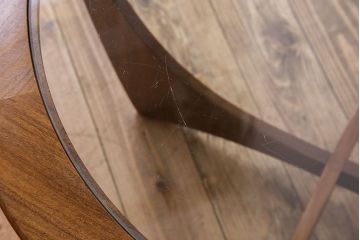 ヴィンテージ家具　G-plan(ジープラン)　北欧ビンテージ　チーク材　ガラストップラウンドテーブル(センターテーブル・コーヒーテーブル)(1)