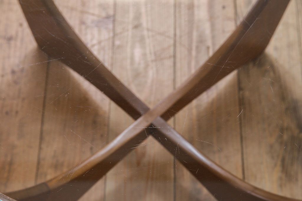 ヴィンテージ家具　G-plan(ジープラン)　北欧ビンテージ　チーク材　ガラストップラウンドテーブル(センターテーブル・コーヒーテーブル)(1)