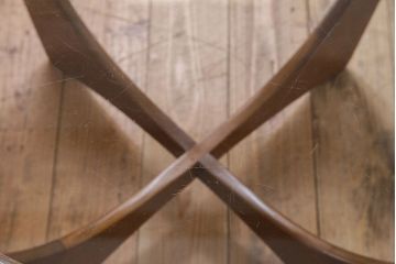 ヴィンテージ家具　G-plan(ジープラン)　北欧ビンテージ　チーク材　ガラストップラウンドテーブル(センターテーブル・コーヒーテーブル)(1)