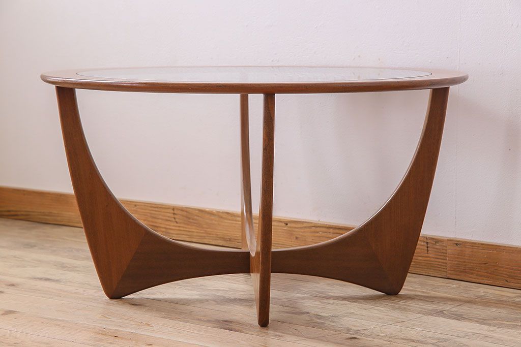 ヴィンテージ家具　G-plan(ジープラン)　北欧ビンテージ　チーク材　ガラストップラウンドテーブル(センターテーブル・コーヒーテーブル)(1)