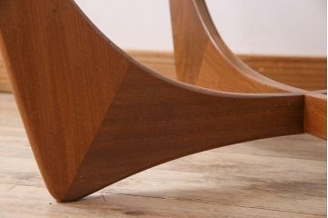 ヴィンテージ家具　G-plan(ジープラン)　北欧ビンテージ　チーク材　ガラストップラウンドテーブル(センターテーブル・コーヒーテーブル)(1)