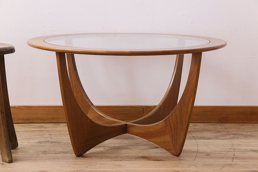 ヴィンテージ家具　G-plan(ジープラン)　北欧ビンテージ　チーク材　ガラストップラウンドテーブル(センターテーブル・コーヒーテーブル)(1)
