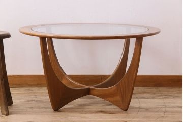 ヴィンテージ家具　G-plan(ジープラン)　北欧ビンテージ　チーク材　ガラストップラウンドテーブル(センターテーブル・コーヒーテーブル)(1)