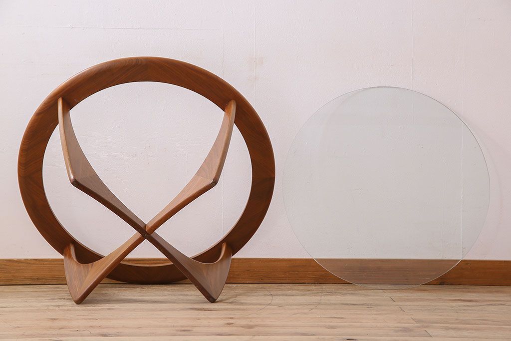 ヴィンテージ家具　G-plan(ジープラン)　北欧ビンテージ　チーク材　ガラストップラウンドテーブル(センターテーブル・コーヒーテーブル)(1)