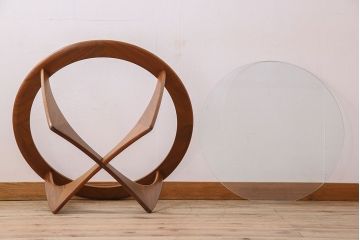 ヴィンテージ家具　G-plan(ジープラン)　北欧ビンテージ　チーク材　ガラストップラウンドテーブル(センターテーブル・コーヒーテーブル)(1)