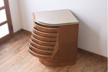 ヴィンテージ家具　イギリスビンテージ　ガラストップ　コーナーキャビネット(書類ケース)