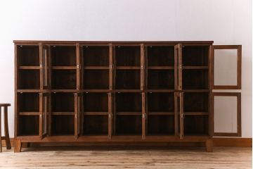 アンティーク家具　気泡ガラス入り　和製アンティークの脚付きマス目棚サイドボード(収納棚、飾り棚)