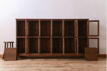 アンティーク家具　気泡ガラス入り　和製アンティークの脚付きマス目棚サイドボード(収納棚、飾り棚)