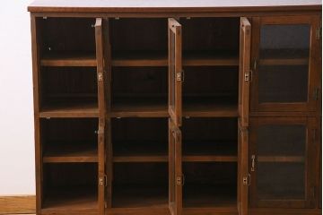 アンティーク家具　気泡ガラス入り　和製アンティークの脚付きマス目棚サイドボード(収納棚、飾り棚)