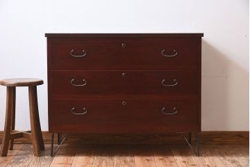 アンティーク家具　檜材天板　鉄脚付き時代箪笥ローボード　前面欅材　和製アンティーク