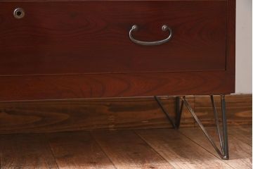 アンティーク家具　檜材天板　鉄脚付き時代箪笥ローボード　前面欅材　和製アンティーク