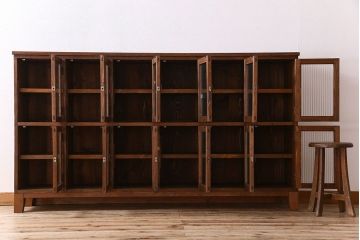 アンティーク家具　モールガラス入り　和製アンティークの脚付きマス目棚サイドボード(収納棚、飾り棚)