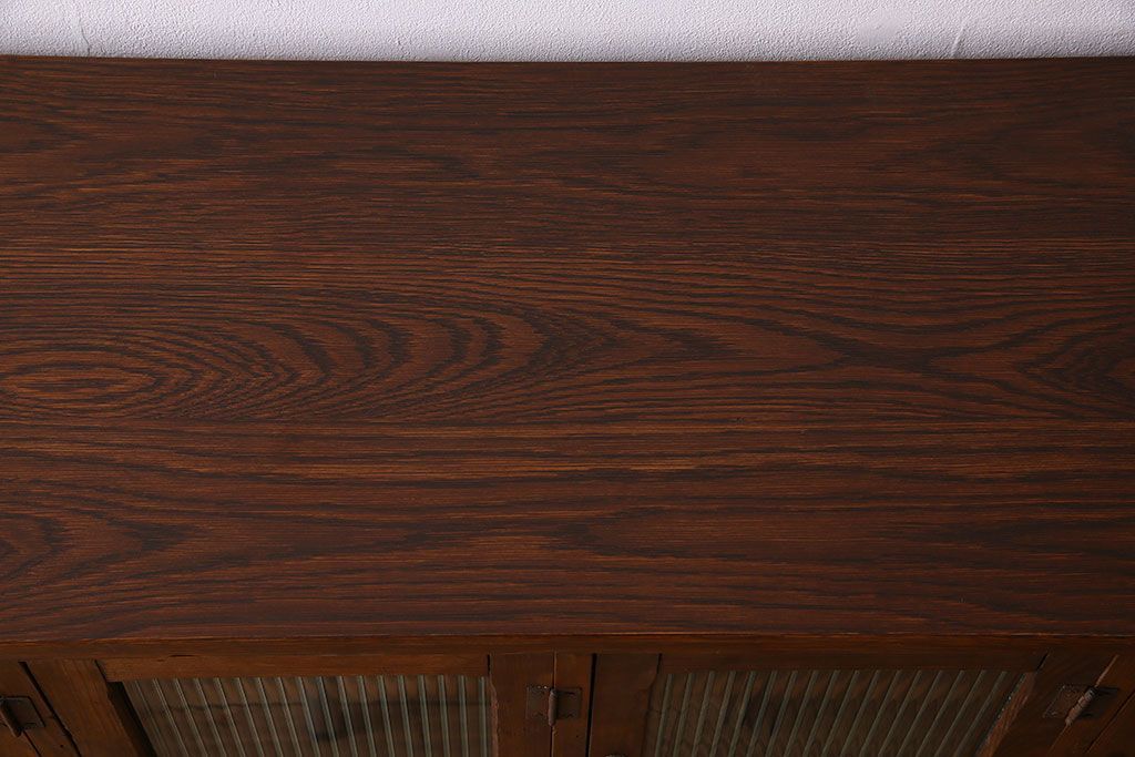 アンティーク家具　モールガラス入り　和製アンティークの脚付きマス目棚サイドボード(収納棚、飾り棚)