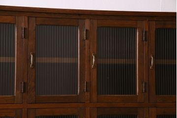 アンティーク家具　モールガラス入り　和製アンティークの脚付きマス目棚サイドボード(収納棚、飾り棚)