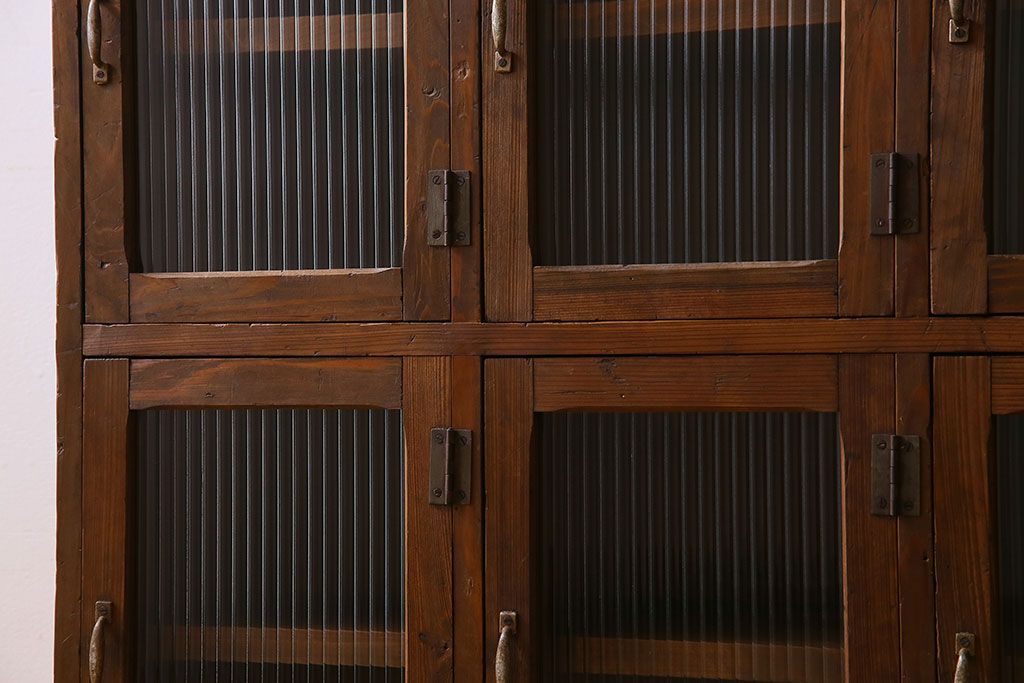 アンティーク家具　モールガラス入り　和製アンティークの脚付きマス目棚サイドボード(収納棚、飾り棚)