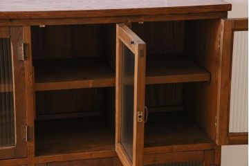 アンティーク家具　モールガラス入り　和製アンティークの脚付きマス目棚サイドボード(収納棚、飾り棚)