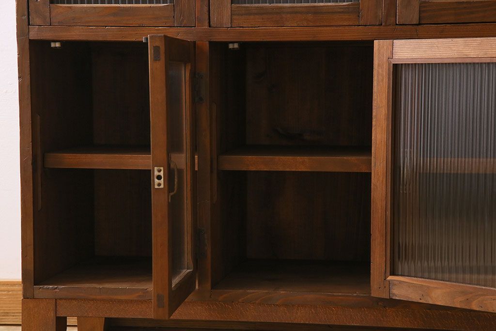 アンティーク家具　モールガラス入り　和製アンティークの脚付きマス目棚サイドボード(収納棚、飾り棚)