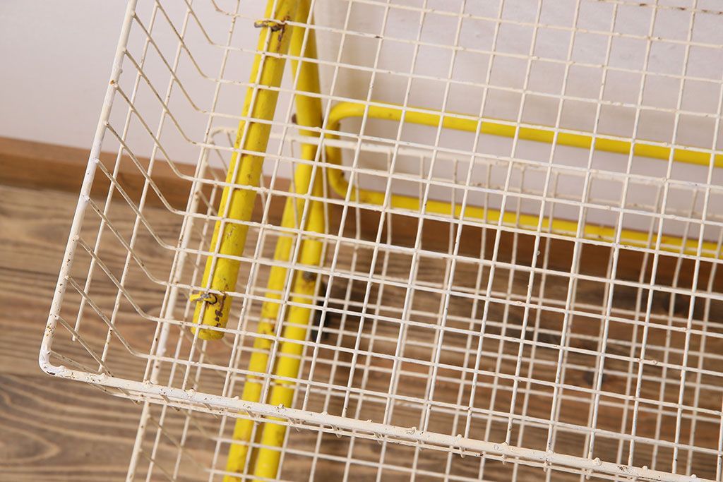 ヴィンテージ家具　ビンテージ　キャスター付き!昭和レトロなアイアンワゴン(3)