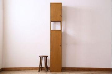 アンティーク家具　和製アンティーク　縦長のシルエットが珍しいシンプルなキャビネット(収納棚・戸棚)