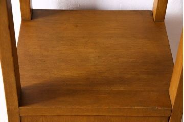 アンティーク家具　和製アンティーク　縦長のシルエットが珍しいシンプルなキャビネット(収納棚・戸棚)