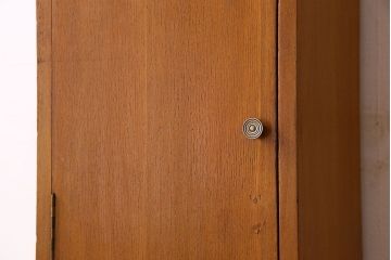 アンティーク家具　和製アンティーク　縦長のシルエットが珍しいシンプルなキャビネット(収納棚・戸棚)