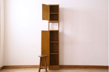 アンティーク家具　和製アンティーク　縦長のシルエットが珍しいシンプルなキャビネット(収納棚・戸棚)