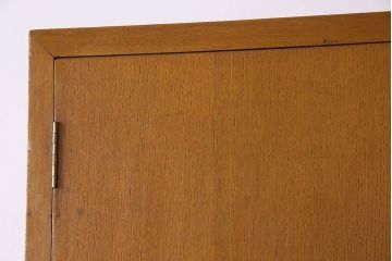 アンティーク家具　和製アンティーク　縦長のシルエットが珍しいシンプルなキャビネット(収納棚・戸棚)