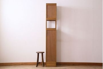 アンティーク家具　和製アンティーク　縦長のシルエットが珍しいシンプルなキャビネット(収納棚・戸棚)