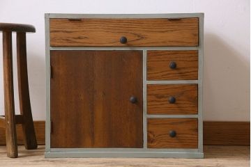 アンティーク家具　アンティークペイント　パタパタ収納棚付き!小ぶりな収納棚