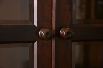 中古　北海道民芸家具　大きな重ね食器棚(カップボード)