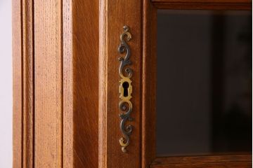 ヴィンテージ家具　フランスビンテージ　オーク材　おしゃれなコーナーキャビネット