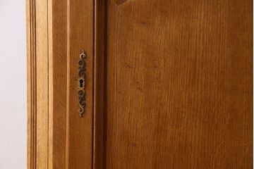 ヴィンテージ家具　フランスビンテージ　オーク材　おしゃれなコーナーキャビネット