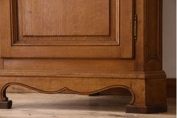 ヴィンテージ家具　フランスビンテージ　オーク材　おしゃれなコーナーキャビネット