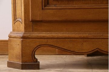 ヴィンテージ家具　フランスビンテージ　オーク材　おしゃれなコーナーキャビネット