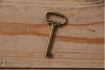 ヴィンテージ家具　フランスビンテージ　オーク材　おしゃれなコーナーキャビネット