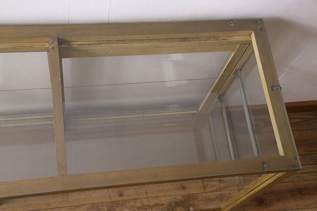 レトロ家具　脚付き!木のぬくもりが味わい深いレトロなガラスケース(ショーケース)