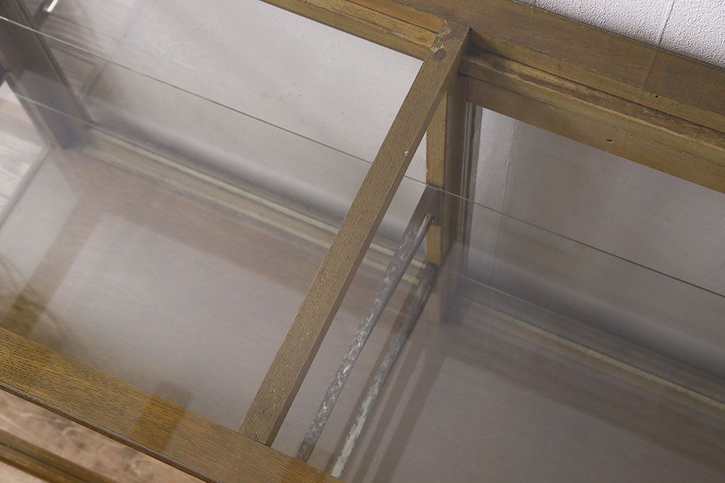 レトロ家具　脚付き!木のぬくもりが味わい深いレトロなガラスケース(ショーケース)