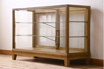 レトロ家具　脚付き!木のぬくもりが味わい深いレトロなガラスケース(ショーケース)