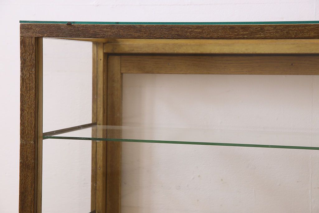 レトロ家具　脚付き!木のぬくもりが味わい深いレトロなガラスケース(ショーケース)