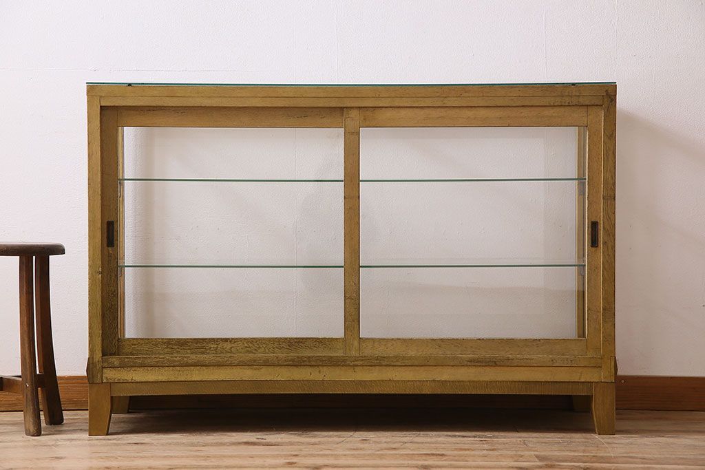 レトロ家具　脚付き!木のぬくもりが味わい深いレトロなガラスケース(ショーケース)