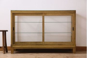 レトロ家具　脚付き!木のぬくもりが味わい深いレトロなガラスケース(ショーケース)