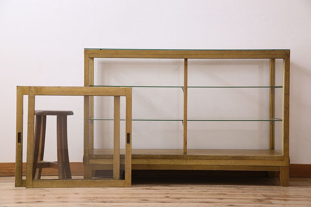 レトロ家具　脚付き!木のぬくもりが味わい深いレトロなガラスケース(ショーケース)