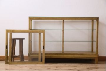 レトロ家具　脚付き!木のぬくもりが味わい深いレトロなガラスケース(ショーケース)