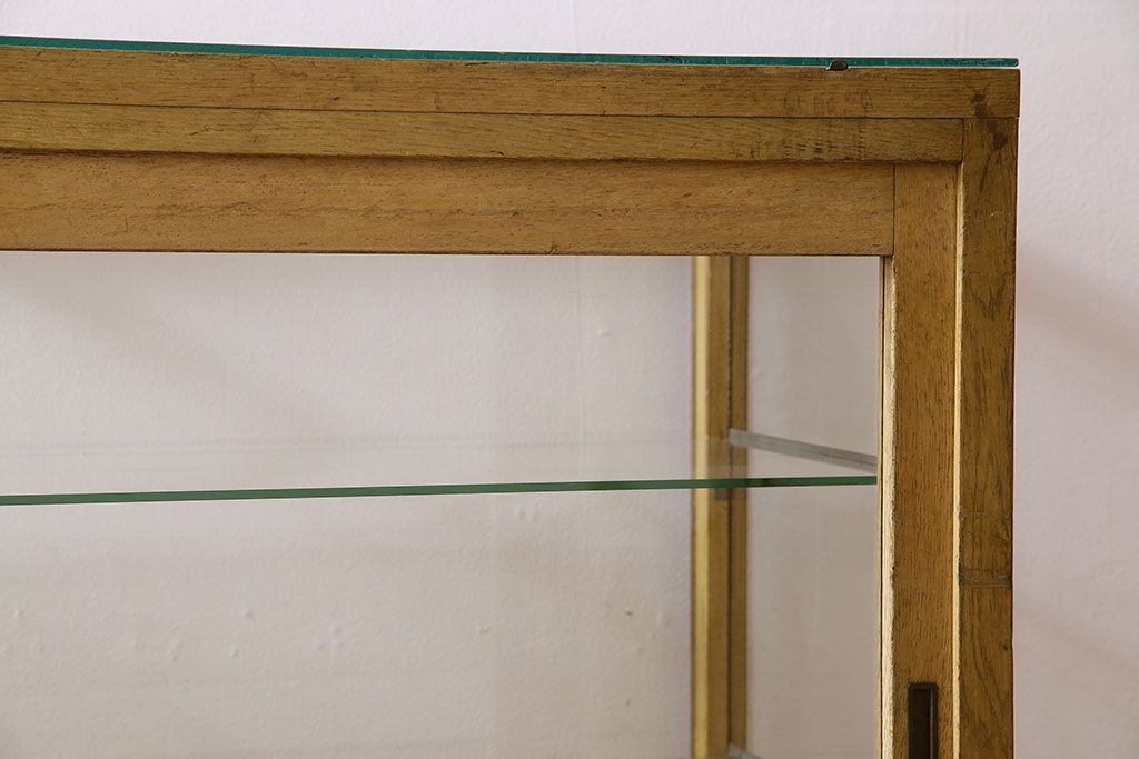 レトロ家具　脚付き!木のぬくもりが味わい深いレトロなガラスケース(ショーケース)