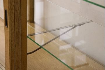 レトロ家具　脚付き!木のぬくもりが味わい深いレトロなガラスケース(ショーケース)