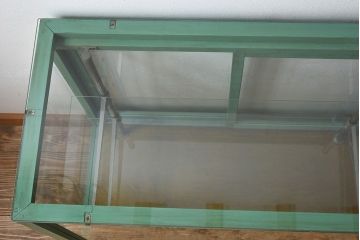 レトロ家具　昭和レトロ　脚付き　おしゃれなアンティークペイントのガラスケース(ショーケース)