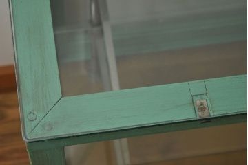 レトロ家具　昭和レトロ　脚付き　おしゃれなアンティークペイントのガラスケース(ショーケース)